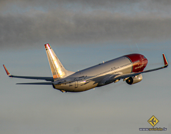 Boeing 737-86N